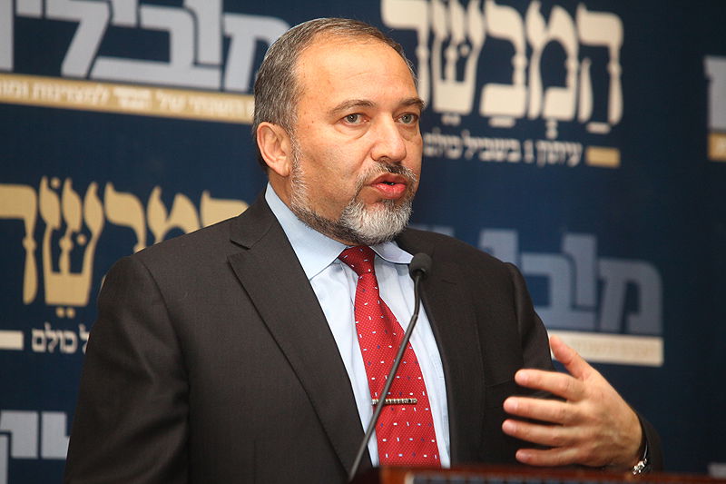 "קראוונים ביצהר זו בעיה? תסתכלו מה קורה במצרים"