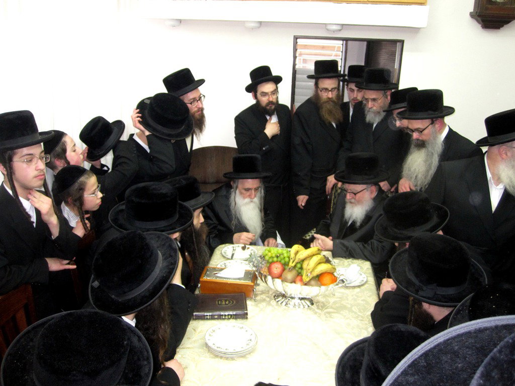 שעה לאחר שנחת בארץ: האדמו"ר מסקווירא בטיש