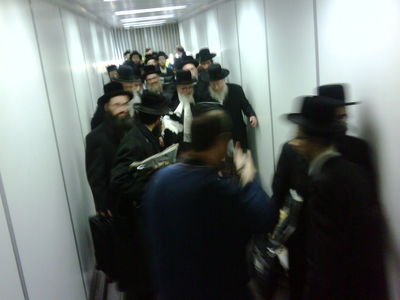 האדמו"ר מסקווירא בארץ; ליצמן ופרוש קיבלו בשדה