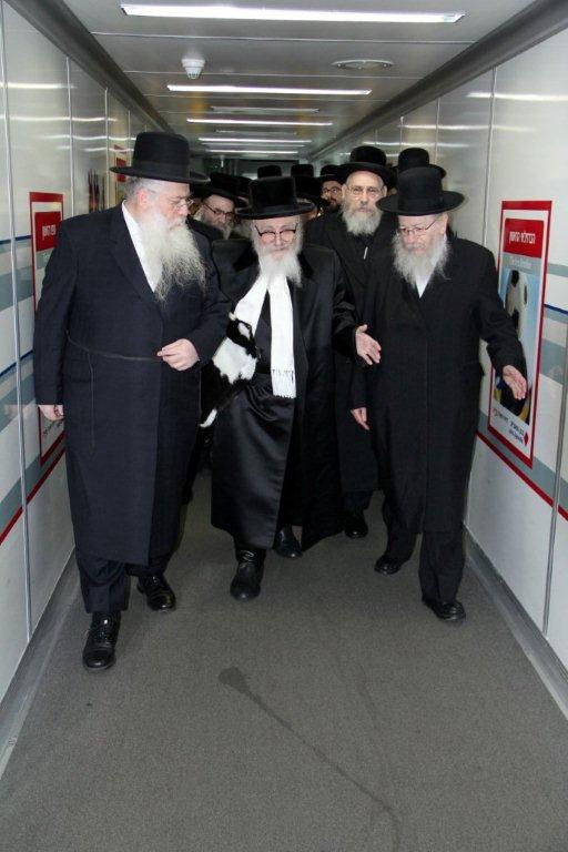 האדמו"ר מסקווירא בארץ; ליצמן ופרוש קיבלו בשדה