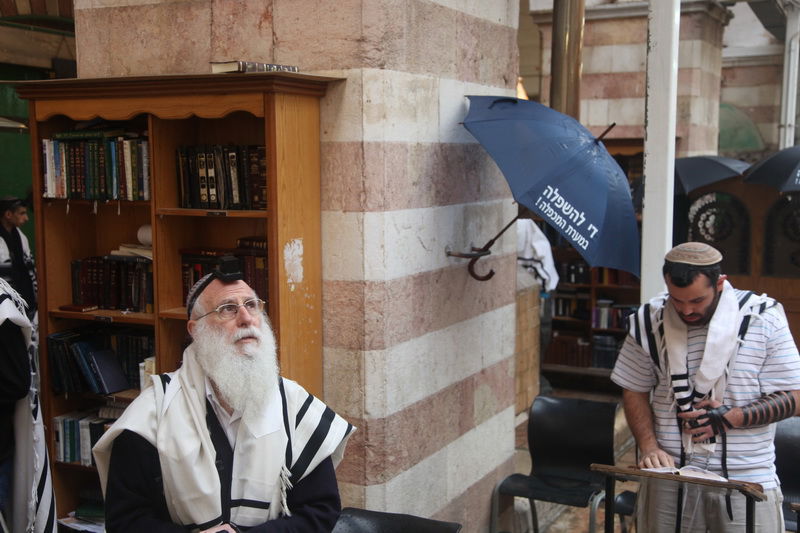 מחאה, תחת מטריה אחת