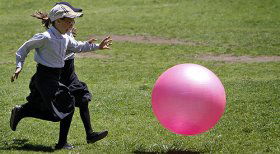 המנהלת לאם הילדה: קחי את הילדה וצאי מפה