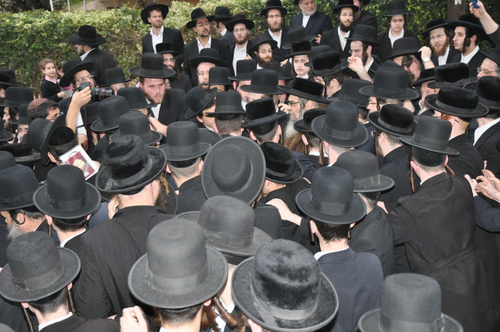 האדמו"ר מסאטמר בבני- ברק: המונים קיבלו את פניו