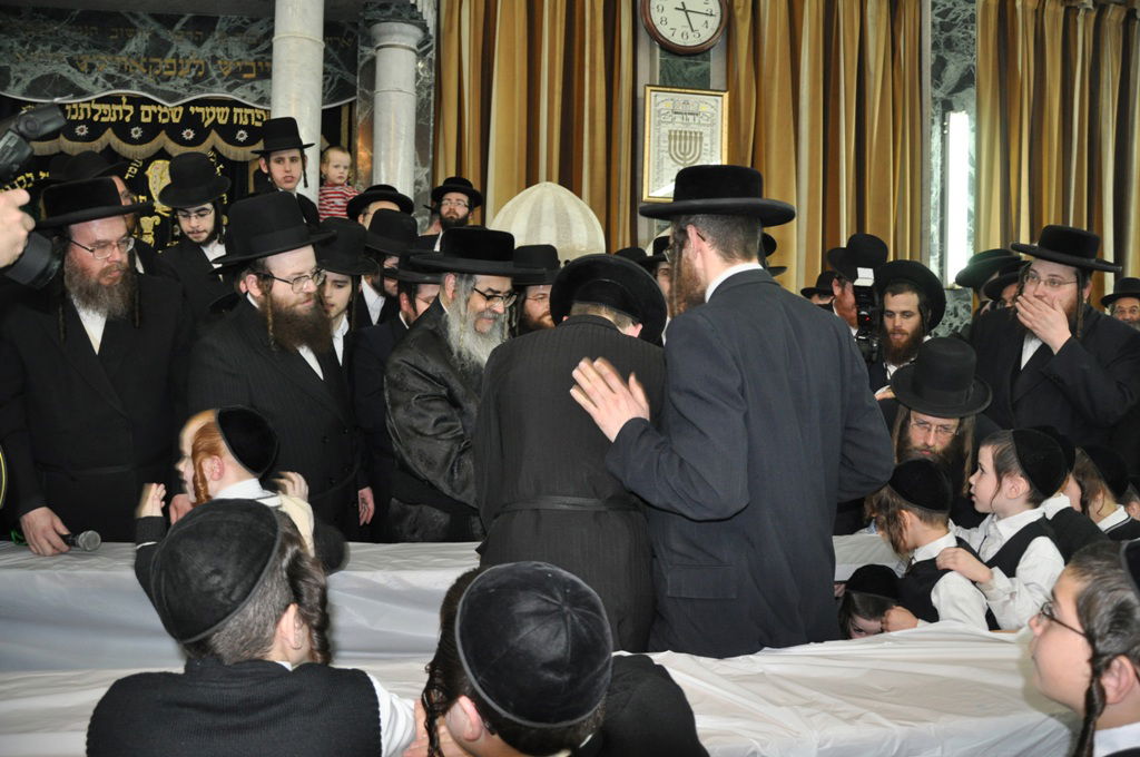 האדמו"ר מסאטמר בבני- ברק: המונים קיבלו את פניו