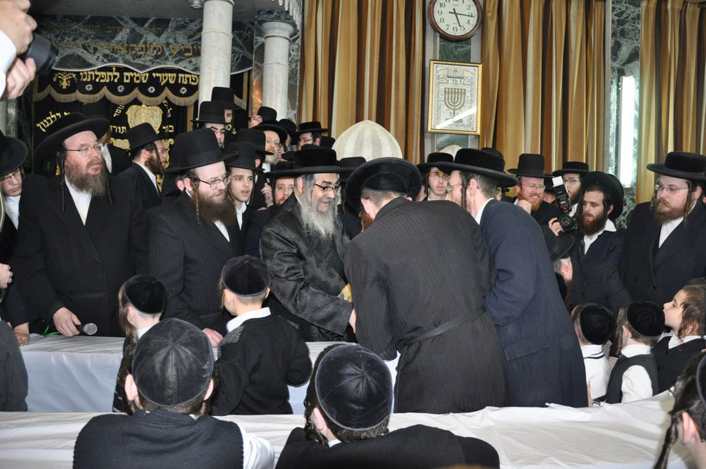 האדמו"ר מסאטמר בבני- ברק: המונים קיבלו את פניו