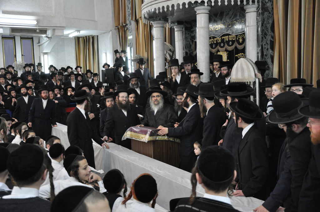 האדמו"ר מסאטמר בבני- ברק: המונים קיבלו את פניו