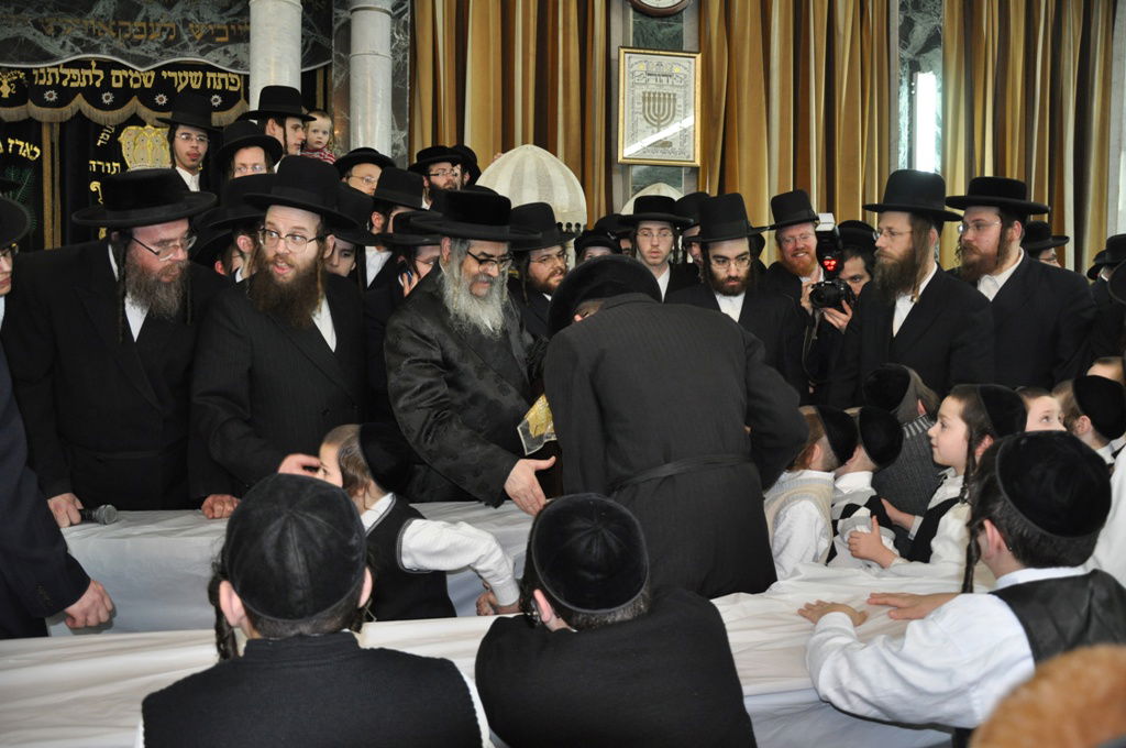 האדמו"ר מסאטמר בבני- ברק: המונים קיבלו את פניו