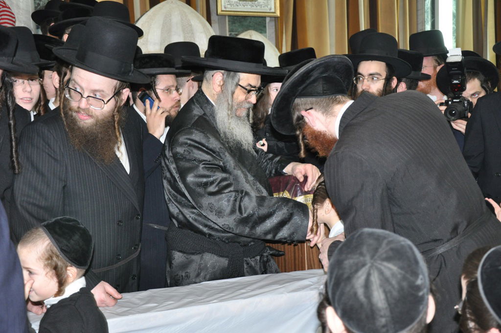 האדמו"ר מסאטמר בבני- ברק: המונים קיבלו את פניו