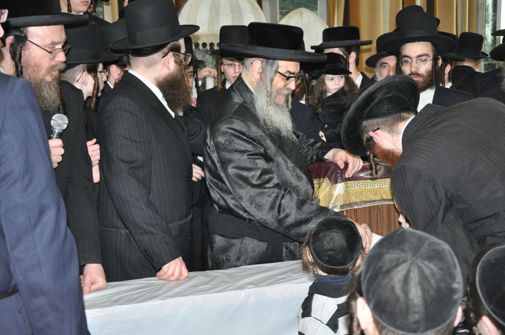 האדמו"ר מסאטמר בבני- ברק: המונים קיבלו את פניו