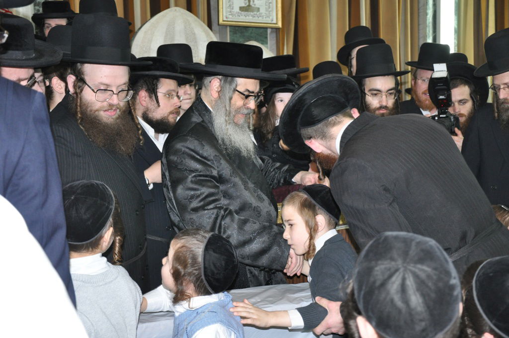 האדמו"ר מסאטמר בבני- ברק: המונים קיבלו את פניו