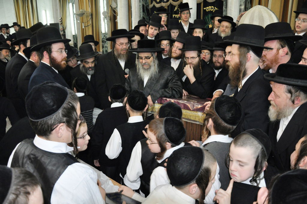 האדמו"ר מסאטמר בבני- ברק: המונים קיבלו את פניו