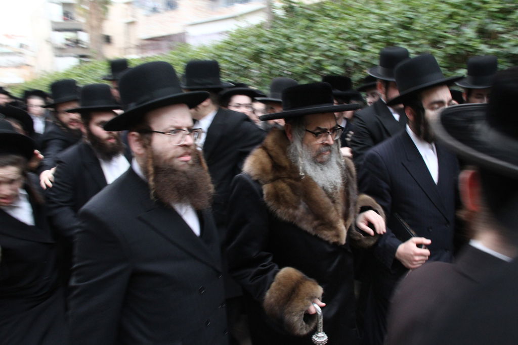 האדמו"ר מסאטמר בבני- ברק: המונים קיבלו את פניו