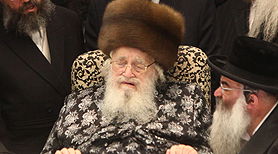 פארשפיל בויז'ניץ: הרבי ואלפי חסידים