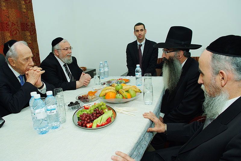 "האברכים צלולים, קחו דוגמה מהרב עובדיה"