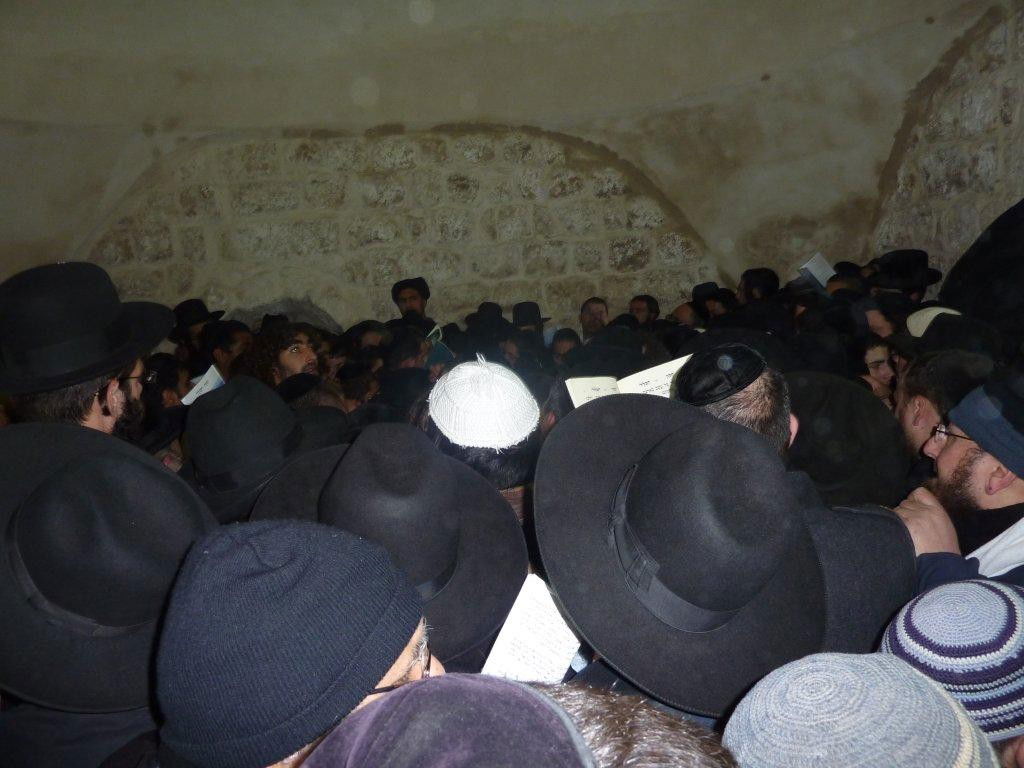 באישון לילה: "תיקון" בקבר-יוסף בשכם