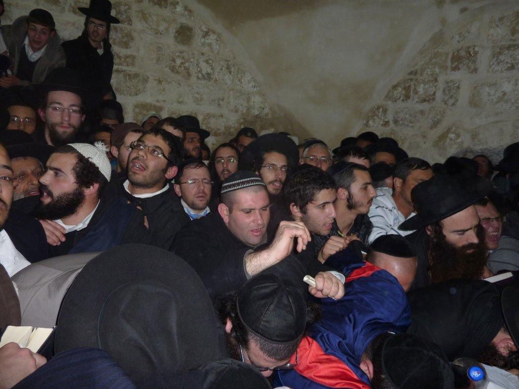 באישון לילה: "תיקון" בקבר-יוסף בשכם