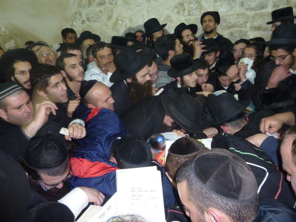 באישון לילה: "תיקון" בקבר-יוסף בשכם