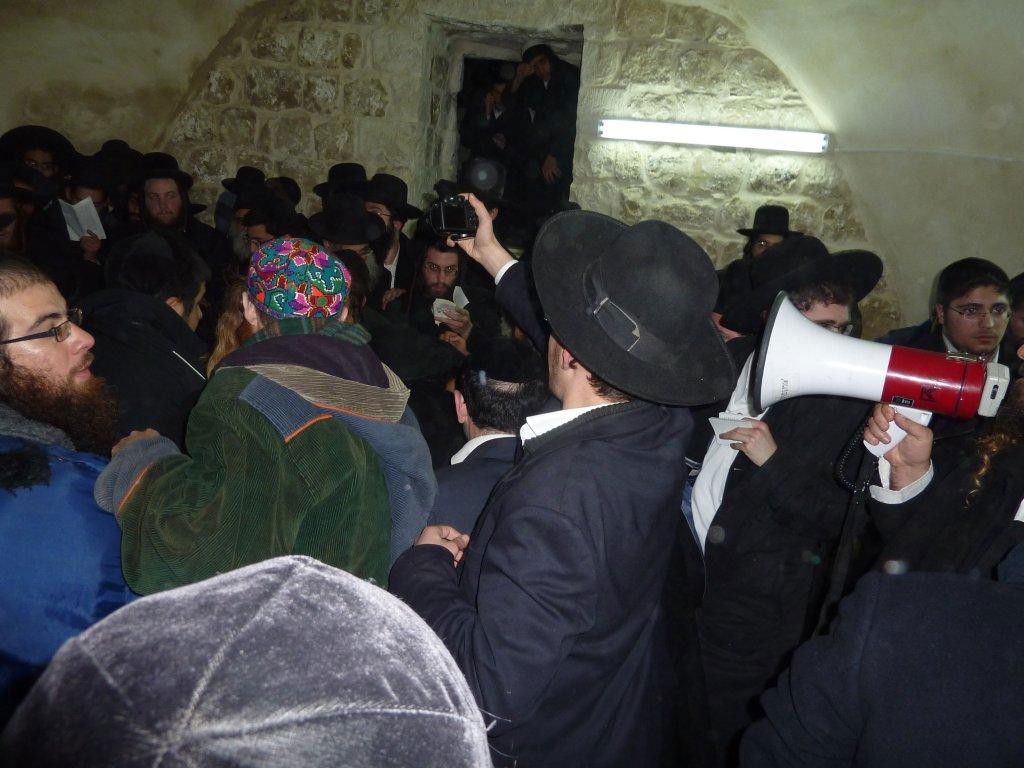 באישון לילה: "תיקון" בקבר-יוסף בשכם