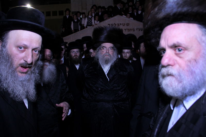 לעיני רבבות חסידים: כ"ק האדמו"ר מויז´ניץ בחופה