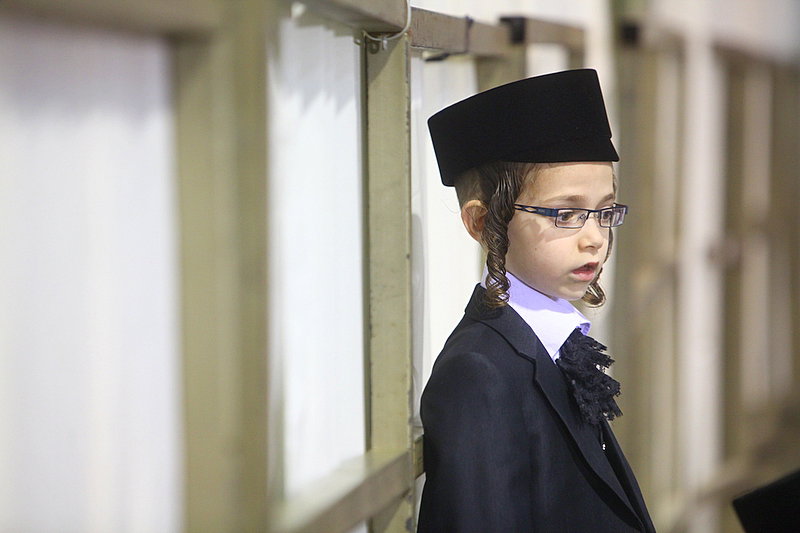 תיעוד מרהיב: שמחת בית צאנז