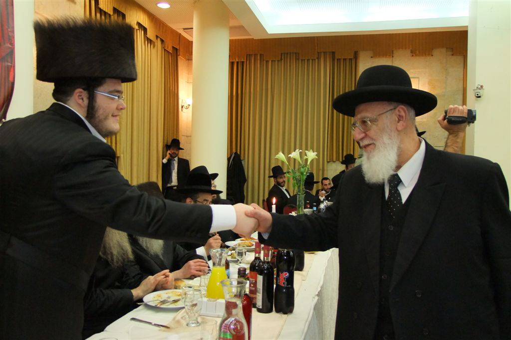 קהילות הקודש בביתר-עילית מצדיעים לראש-העיר, הרב מאיר רובינשטיין