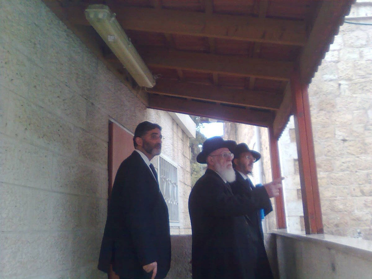 זעזוע: גרפיטי בירושלים נגד מרן הגרי"ש אלישיב