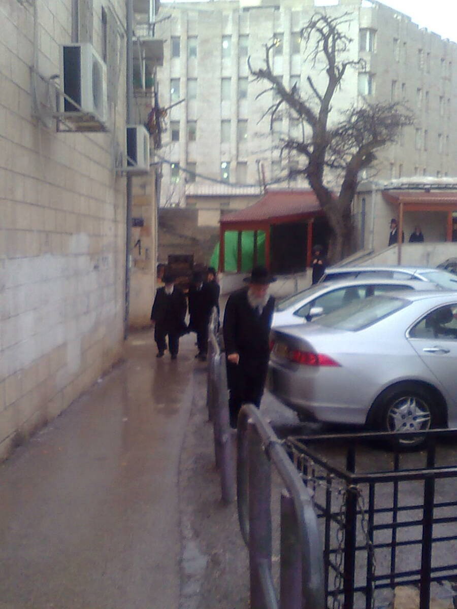 זעזוע: גרפיטי בירושלים נגד מרן הגרי"ש אלישיב