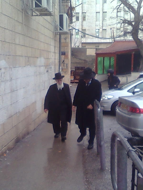 זעזוע: גרפיטי בירושלים נגד מרן הגרי"ש אלישיב