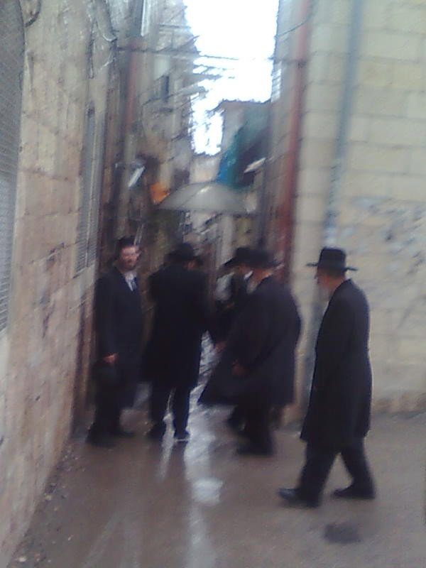 זעזוע: גרפיטי בירושלים נגד מרן הגרי"ש אלישיב