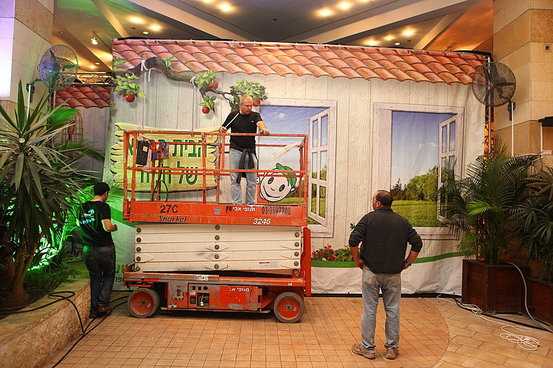 בלעבוסטע כבר כאן: התוכנייה ודיווח ראשון