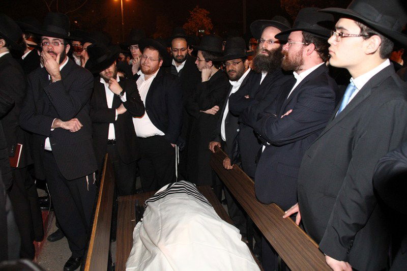 אלעד: המונים בהלווית הרב יוסף רוטנברג