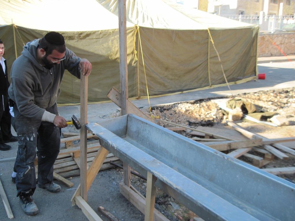 ברדיטשוב הקימה אוהל מחאה בביתר-עלית: "נאבק עד הסוף"