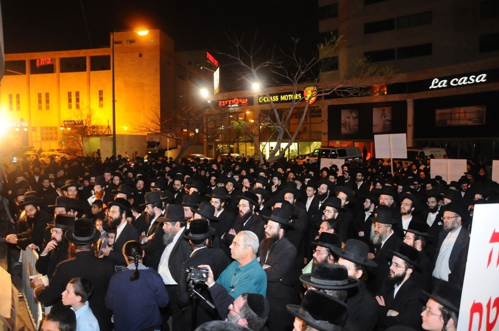 עצרת זעקה באשדוד: 150 יהודים התנצרו