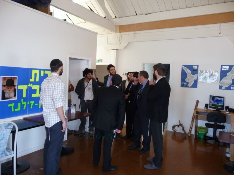 האדמה רעדה, מבנה בית-חב"ד נהרס כליל