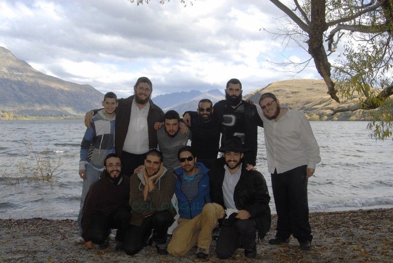 האדמה רעדה, מבנה בית-חב"ד נהרס כליל