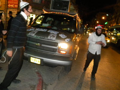 פורים בפתח, פקק בגאולה