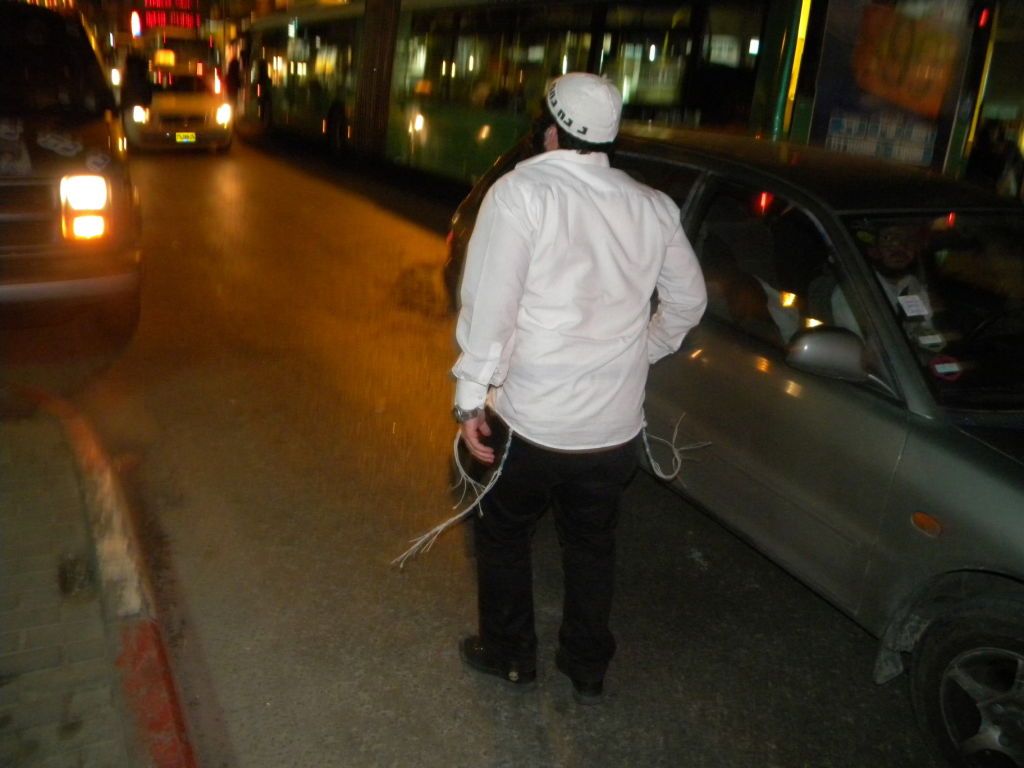 פורים בפתח, פקק בגאולה