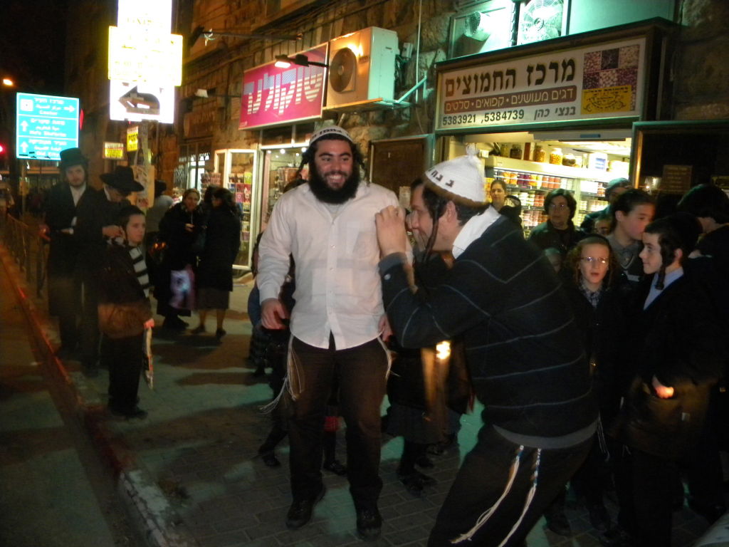 פורים בפתח, פקק בגאולה