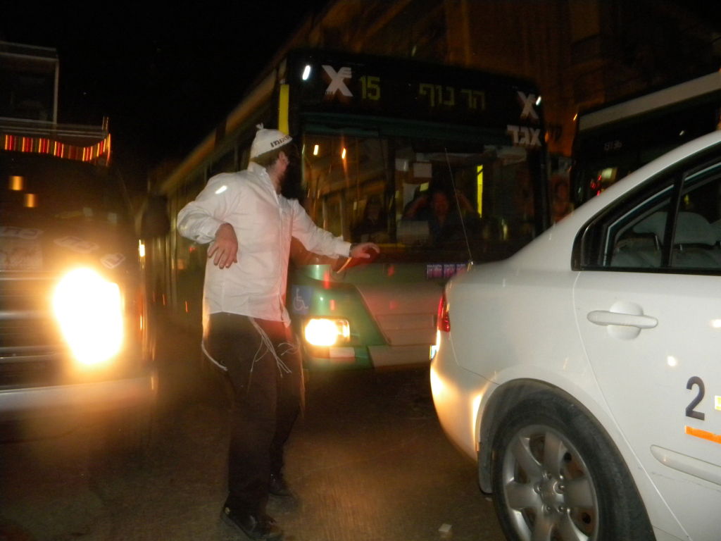 פורים בפתח, פקק בגאולה