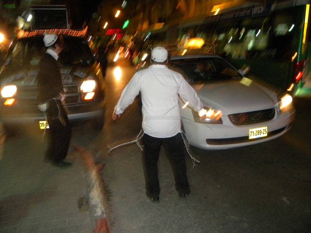 פורים בפתח, פקק בגאולה