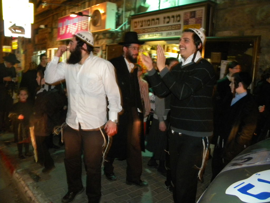 פורים בפתח, פקק בגאולה