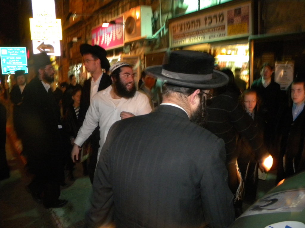 פורים בפתח, פקק בגאולה