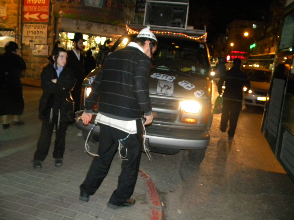 פורים בפתח, פקק בגאולה