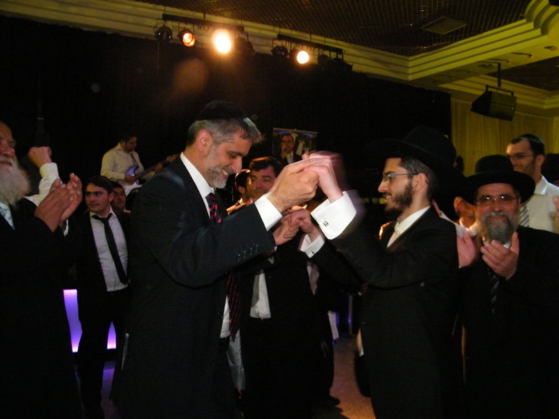 גלריה: שמחת נישואי בתו של הרב רפאל כהן