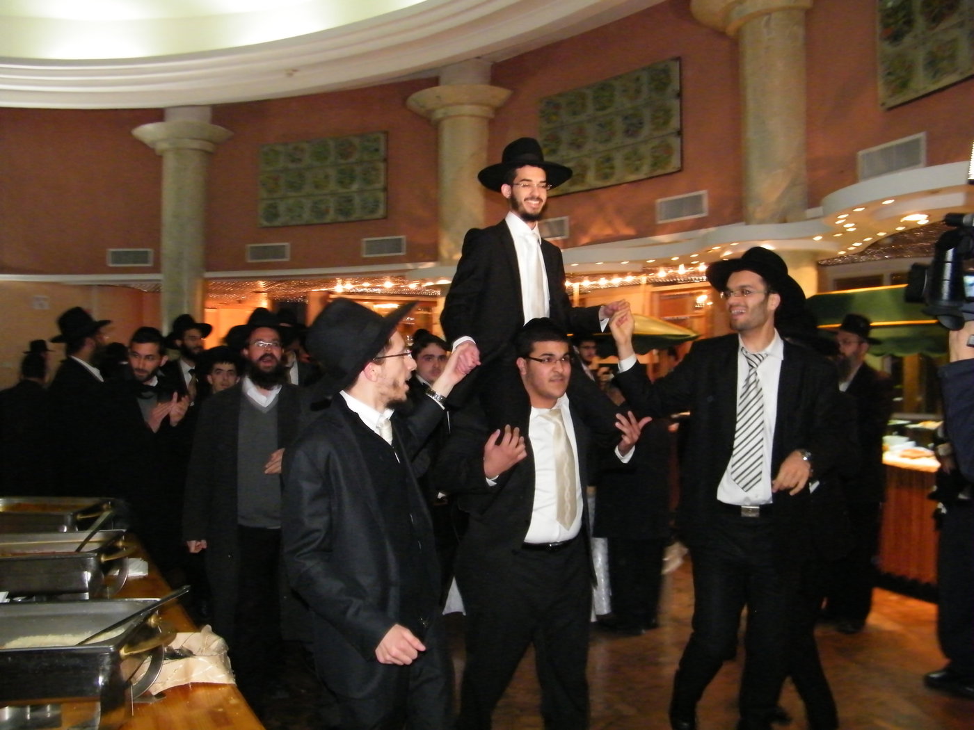גלריה: שמחת נישואי בתו של הרב רפאל כהן