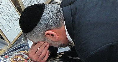 ישי בתפילה, היום