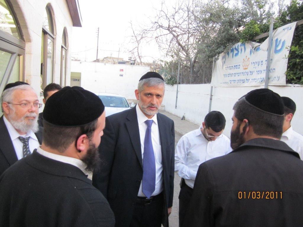 לרפואת הרב עובדיה יוסף: אלי ישי העתיר תפילה בקבר שמעון הצדיק