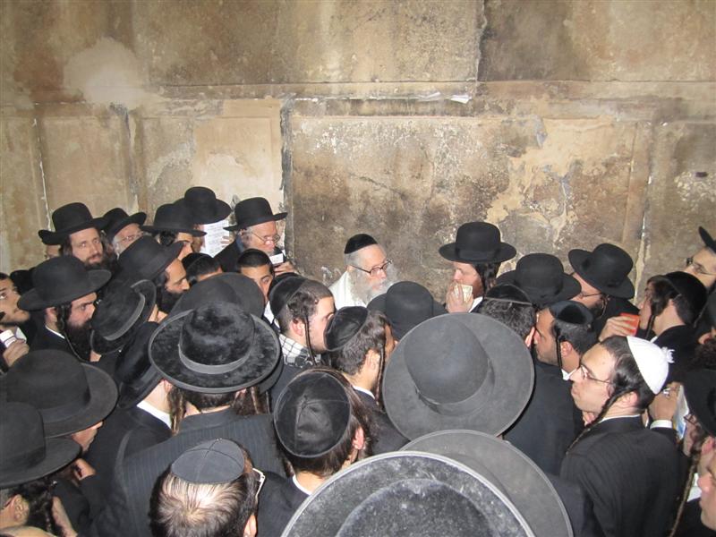 הכי קרוב לרב: המרדפים של חסידי הרב ברלנד בכפר ערבי