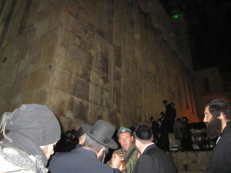 הכי קרוב לרב: המרדפים של חסידי הרב ברלנד בכפר ערבי