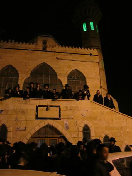 הכי קרוב לרב: המרדפים של חסידי הרב ברלנד בכפר ערבי